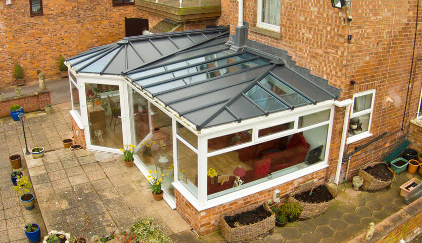 P-Shaped conservatory with a Livinroof